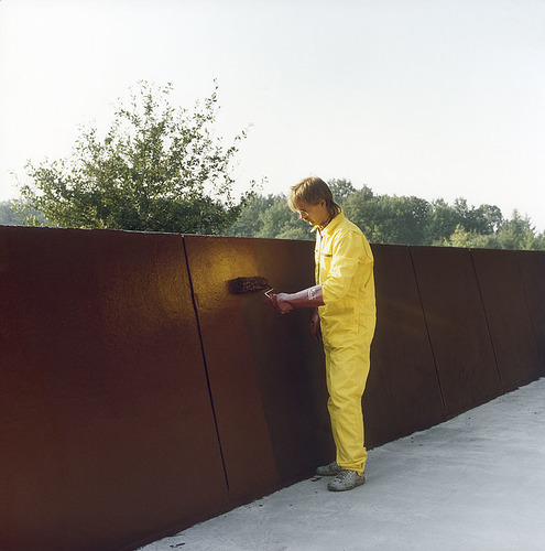 W celu zabezpieczenia środowiska przed  szkodliwym działaniem obornika i gnojowicy buduje się betonowe lub żelbetowe zbiorniki lub płyty do ich składowania. 